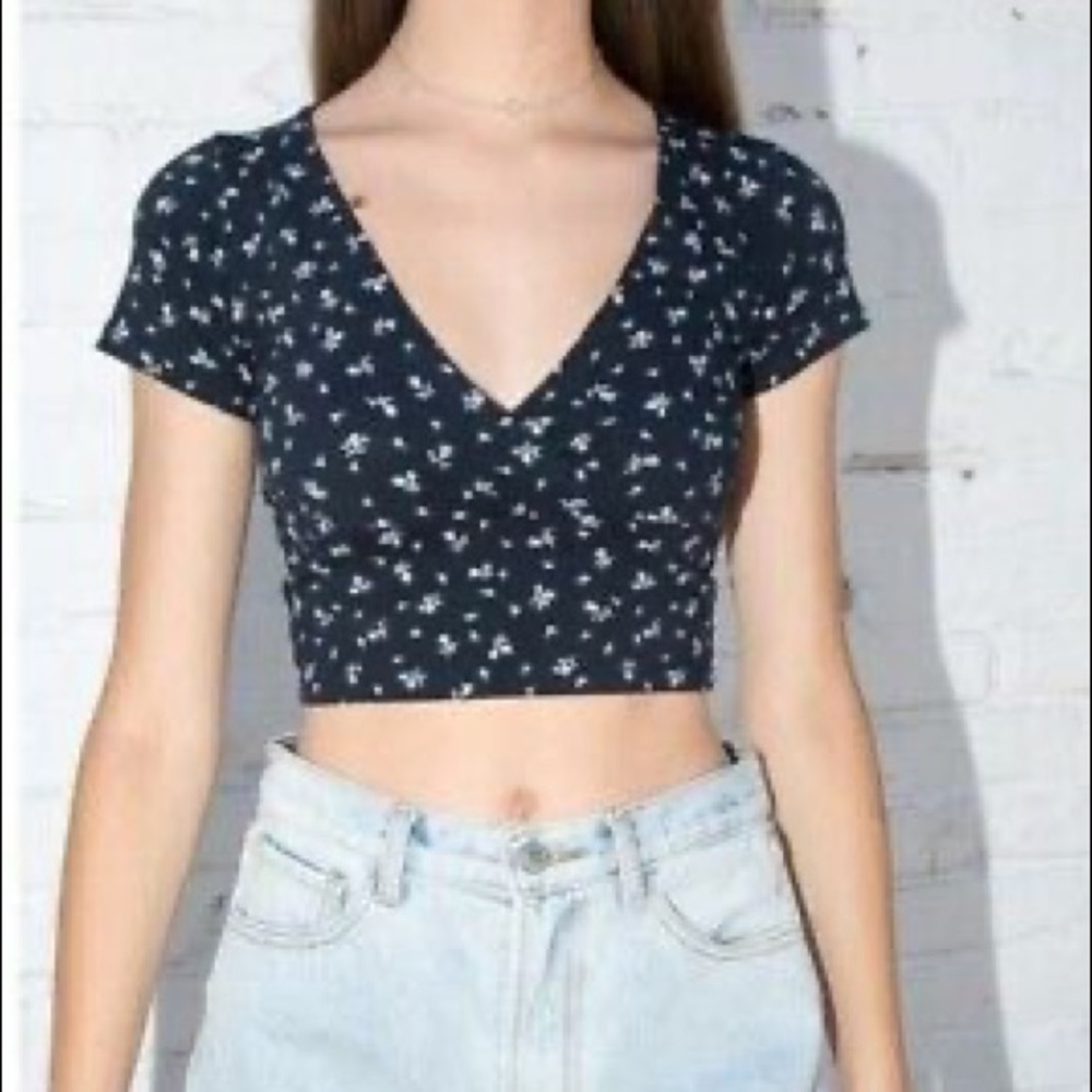 COPY - BRANDY MELVILLE floral crop top - Picture 1 of 4